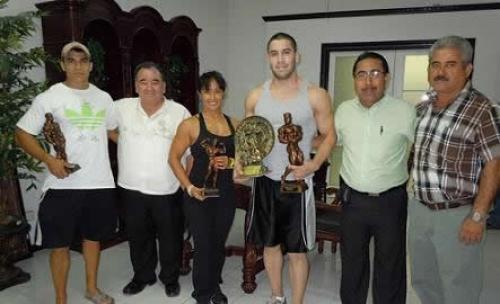 Dotan de material deportivo a deportistas